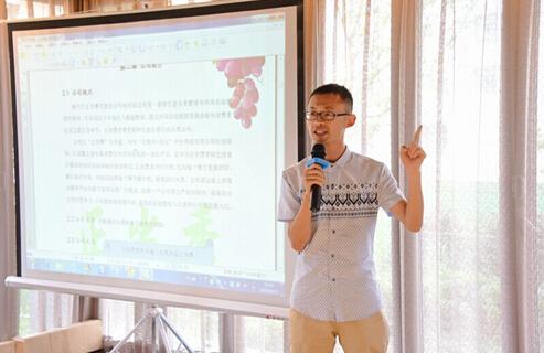 参赛选手李利青阐述创业项目