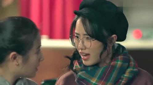 小薇和闺蜜去酒吧喝酒,却看见十三爷,这是怎么回事?