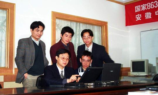 起点〡从大学创业到世界第一，他让世界聆听中国声音