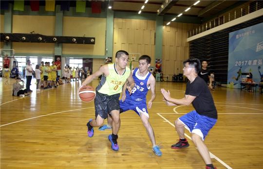 "运动同心·快乐同行"弘信创业工场2017年夏季运动会激情唱响
