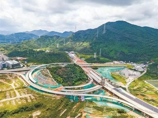 西起水官高速公路横坪立交出口东至聚龙路,全长约22.