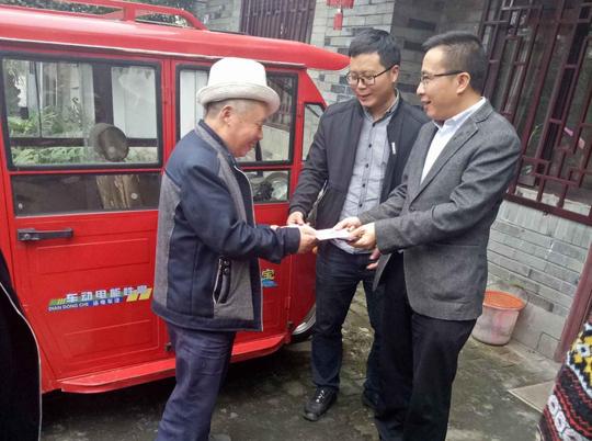 农民工返乡创业走上致富路带领全村奔小康
