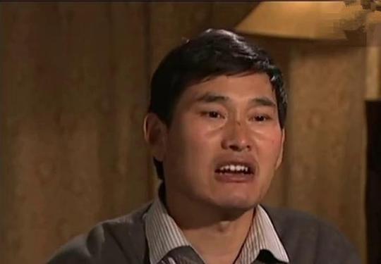 “大衣哥”老婆女儿全开直播拍大衣哥赚钱