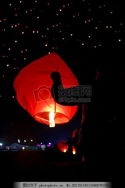 中国亚洲蜡烛庆典火焰火火焰浮动飞希望灯火光红色黑夜