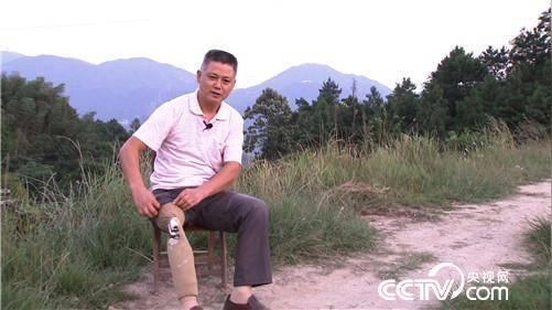 周义伟:一条腿的男人养蛇创业靠借的一万元成就千万财富
