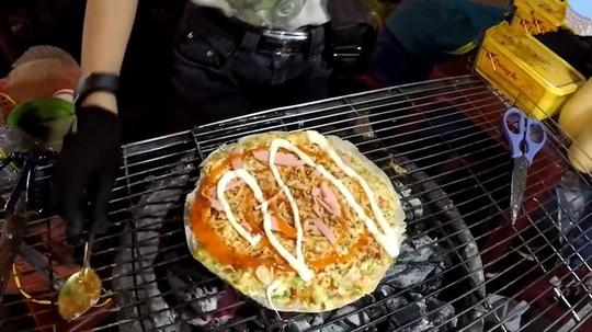 夜市摆摊卖小吃,每份只需5块钱,一晚最少挣1000,顾客