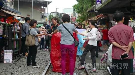 绿色风景的春天，新的北方城市的些微，是矿区初年，现已发展成为旅游景点短视频