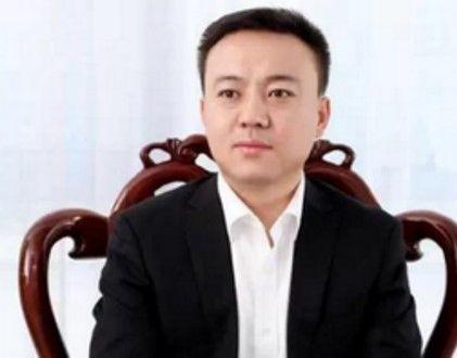 下面让我们来看一下皇冠重工股份有限公司董事长段美龙的传奇创业生涯