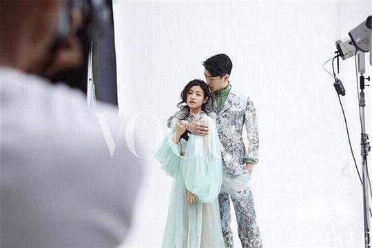 陈晓,陈妍希合体拍婚纱大片各种甜蜜虐单身狗