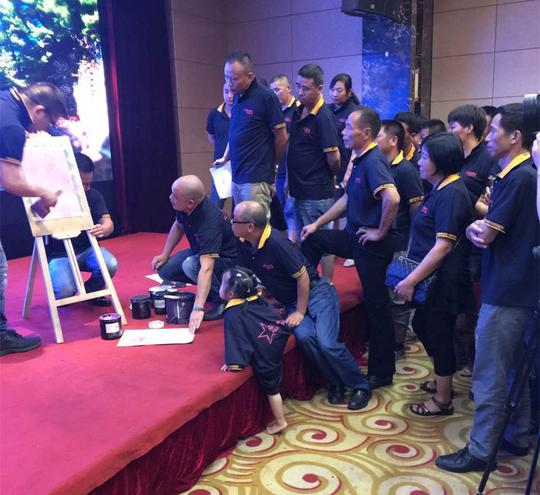 让大家了解到阿里大师集团是一家以研发,生产,销售高性能环保型涂料为