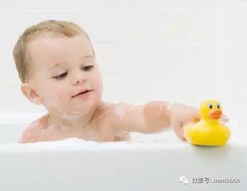 给宝宝洗澡的正确方法是什么