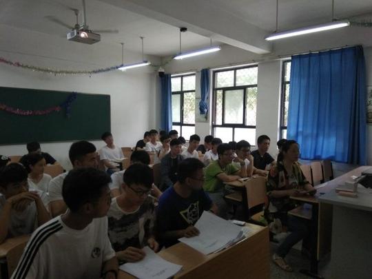 李志伟首先介绍了2018年大学生创新创业训练计划项目的背景意义,信息
