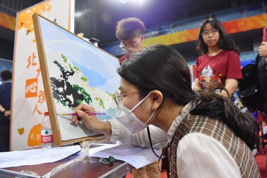北大四千余名新生今天报到，“寒门”学子占比为近年最高