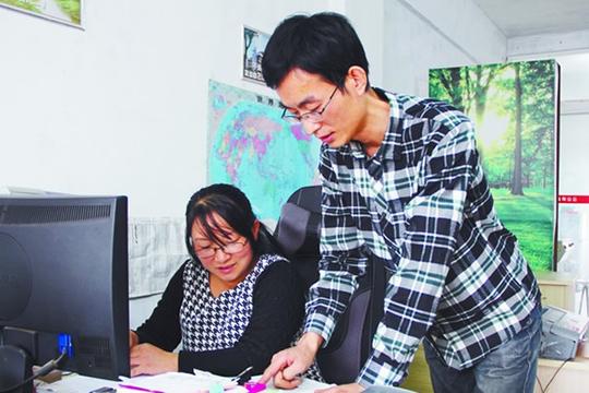 情侣夫妻档创业一起吃苦的幸福