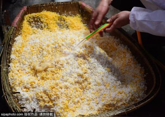 湖北农村大姐卖传统豆皮生意走俏3月赚3万