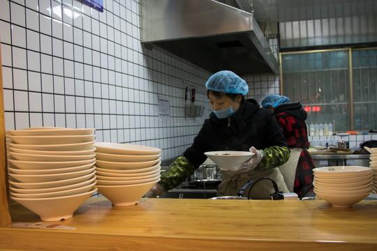 闹市里新开了家秘密食堂,开业三天就刷爆了朋友圈.