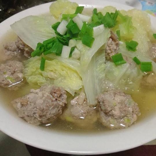 好吃的生汆丸子粉丝汤