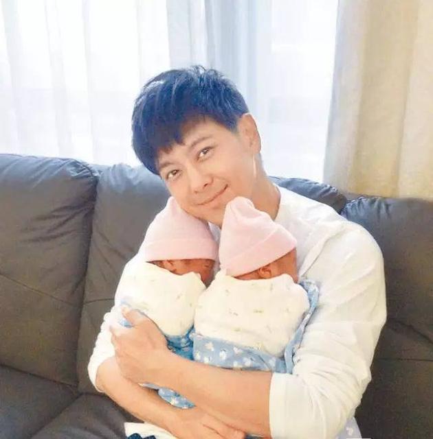 新生儿怎么有效拍嗝
