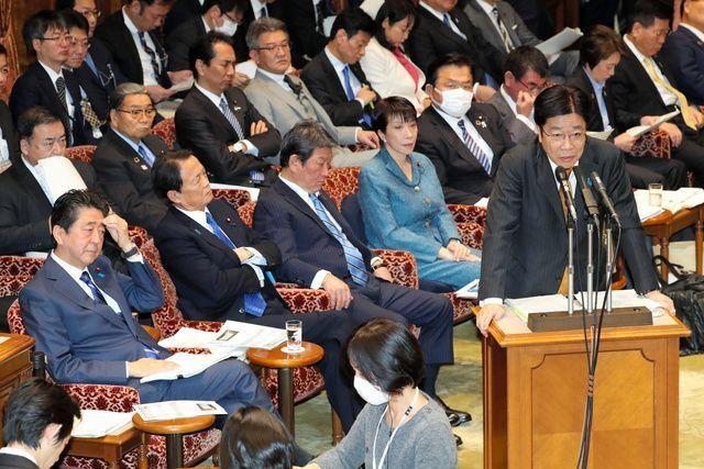日本推降温口罩十分轻便
