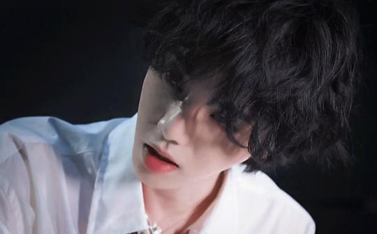 【华晨宇】一分半钟心动镜头挑战|才华和美貌都好鲨我的男人!