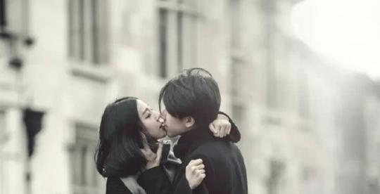 情侣鼻祖借分手炒作?十年恋情结束被扒出轨，连分手视频也抄袭?