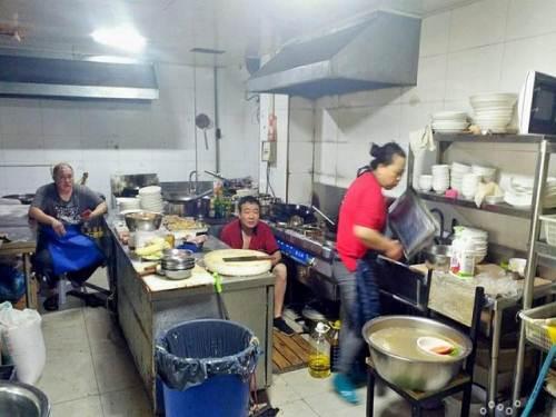 泡崖子旺铺面馆饭店160平出兑转让、生意好