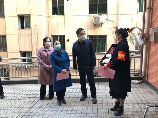西安网讯:3月6日下午,长安区聚丰园商城,东韦村,丽景花园小区,疫情