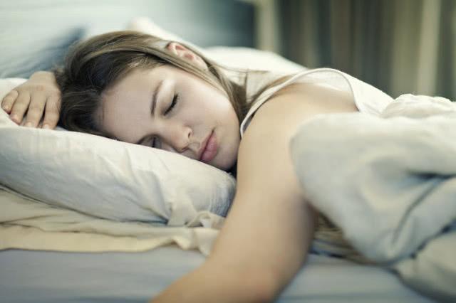 中国超过6成青少年儿童睡眠不足八个小时