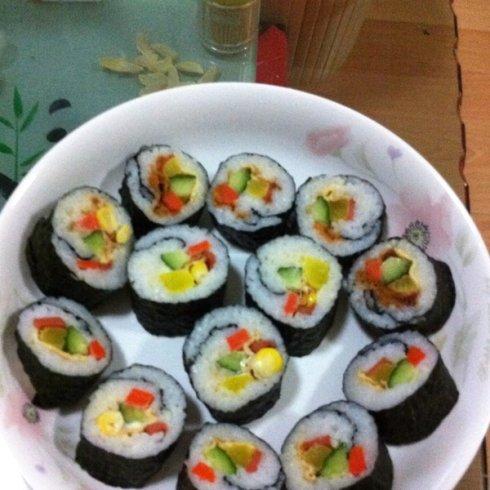 小黄瓜1根调料:寿司&lt;/strong&gt;醋1小勺1,锅中油热,鸡蛋打散入锅摊成蛋皮