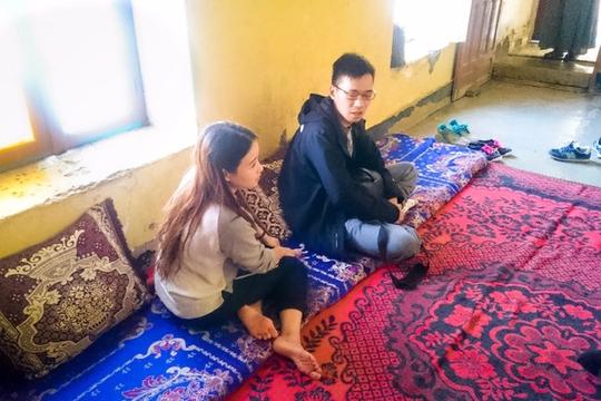 女性都会在手上脚上画上满满的"海娜",麦地那里也有当地人摆摊做生意