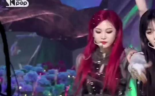 宁王摇头杀有点上头!宁艺卓蹦迪有!实在太魔性了哈哈哈