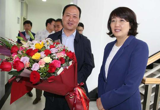【杨凌】五一前夕李婧走访慰问劳模和先进工