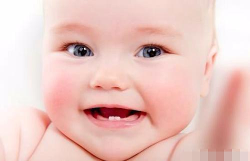 婴幼儿的乳牙要长得好,营养和阳光不可缺少