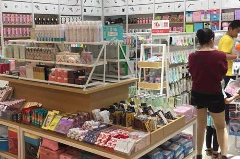 创业选择哪一个项目开一家百货店投资大不大