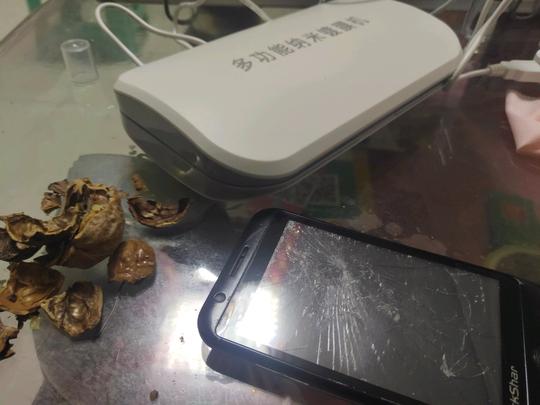 很多朋友想做手机镀膜创业,到网上买了所谓多功能纳米手机镀膜机,但