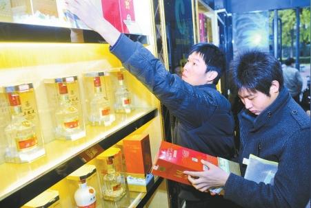 每瓶利润上千元成都今年查获万瓶假名酒(组图)