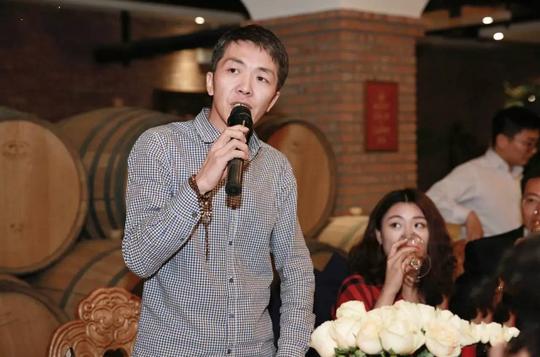 【企业家】看看普通人创业究竟有多难!他抽掉300包烟