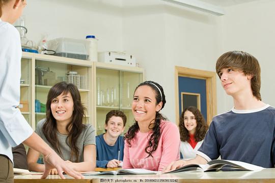 人物师生交流图片素材教室学校生活老师课堂上课讲授学生