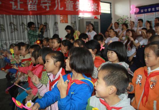 三生中国留守儿童"安全教育第一课"开学进四川-新闻头条