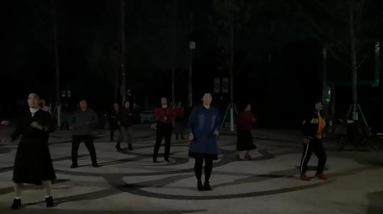 北京紫梦广场舞学跳14588播放播视广场舞《拉萨夜雨》,火山最火