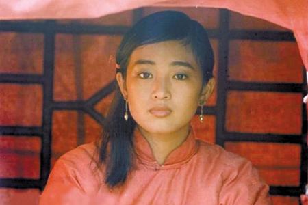 "谋女郎"当年的青涩模样:《红高粱》中的巩俐