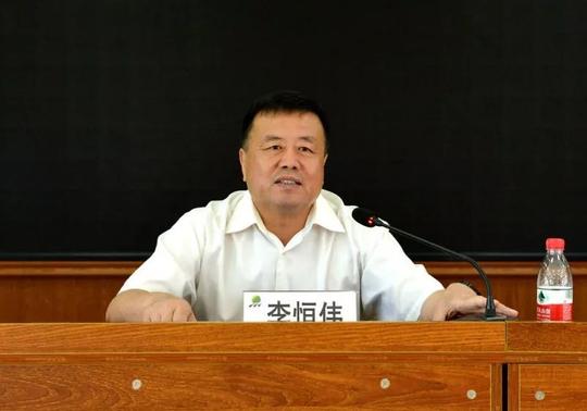 新形势新任务,李恒伟按照会议主题,讲了4点意见:一是越在改革攻坚时期