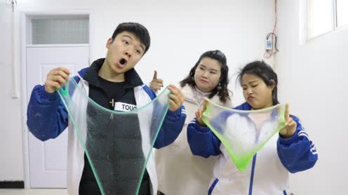 语文老师请学生玩无硼砂泥，学生时刻提防，结果还是被套路