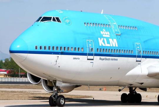实际上荷兰皇家航空公司和美国泛美航空公司的飞机都已等了几个小