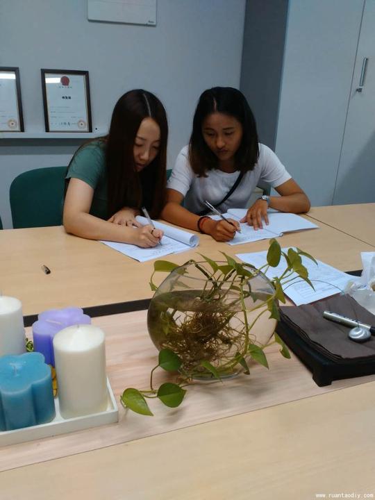 刘小琴店长正式签约diy创业项目手工陶艺图