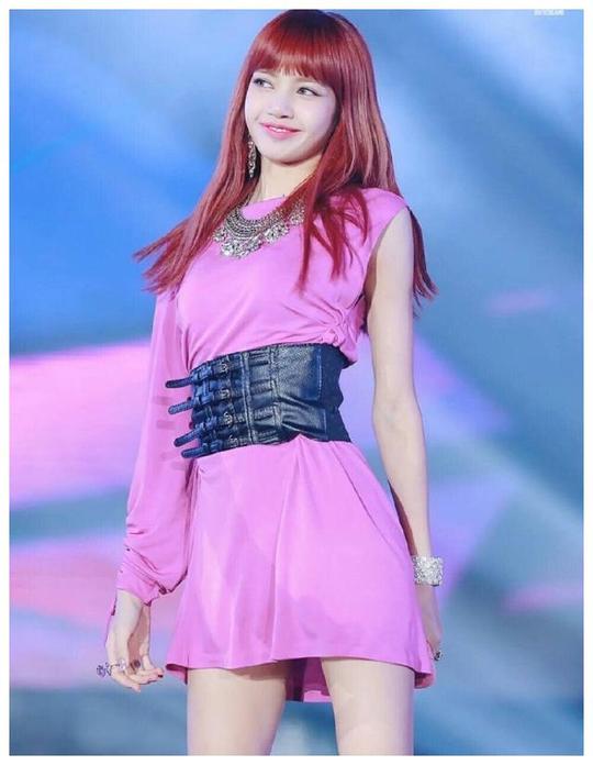 blackpink的lisa身材太完美?其实有一个小缺点真爱