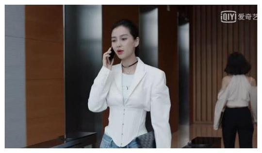 创业时代:baby走路姿势“笑翻”众人，网友:混社会刚回来?