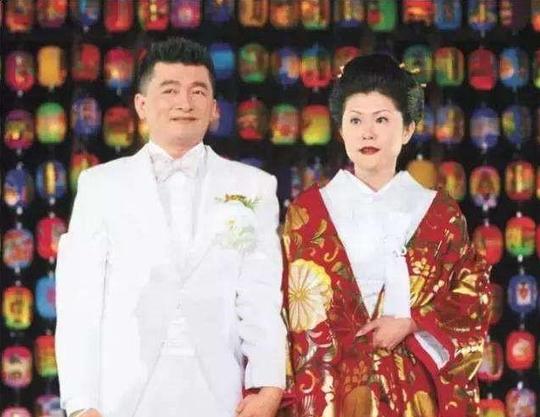 穷小子赚25亿娶日本妻子，欠10亿妻子离开他，还了9亿后遗憾离世