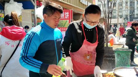 农村小夫妻投资4000元做小生意，月收入45000元，啥生意这么好?