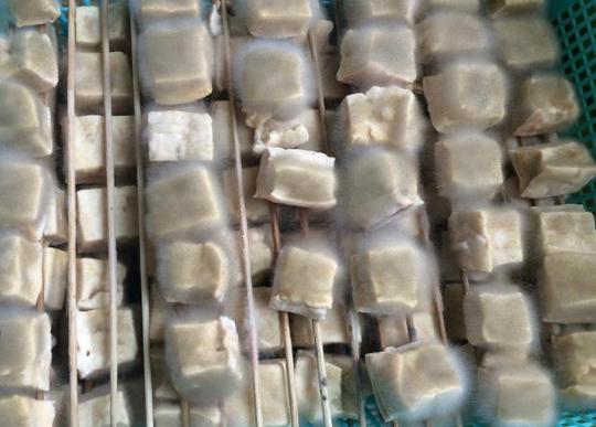 腐乳这种“霉豆腐”，为什么发霉了还能吃?这2个原因你知道吗?